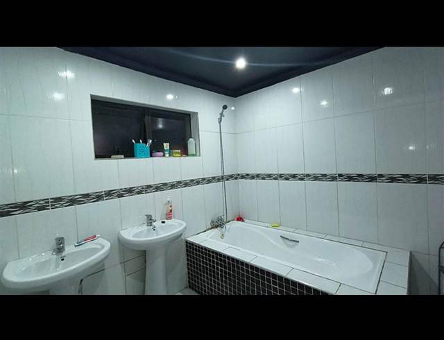 3 BEDROOM FREESTANDING FOR SALE IN CHASEDENE